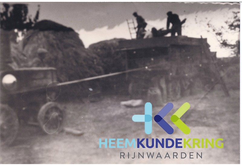 Herwen de oude dorsmachine van Rietbergen Coll. HKR